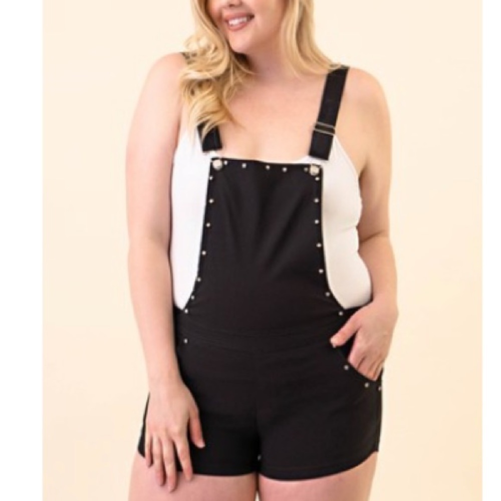 Black Silver Stretchy Shorts Romper Outfit